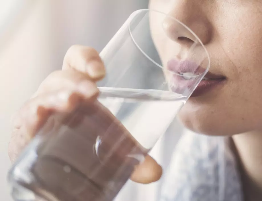 8 чаши вода могат да направят невероятни неща с тялото ви