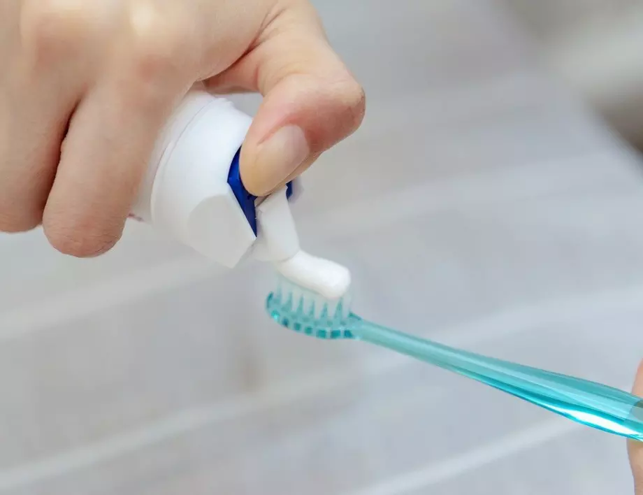 Топ трикове с паста за зъби – ето какво може да почистите с нея