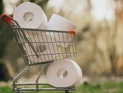 Защо купуваме тоалетна хартия и се презапасяваме с нея по време на кризи?
