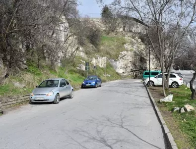 Планират забрана за паркиране на пътя към Асеновата крепост
