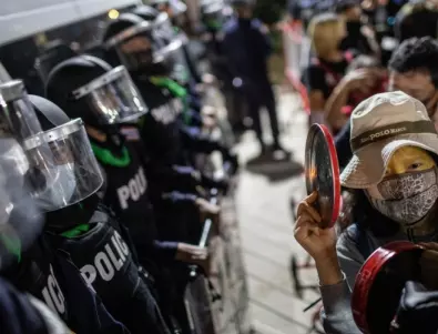 Бойни патрони срещу протестиращи в Мианмар 