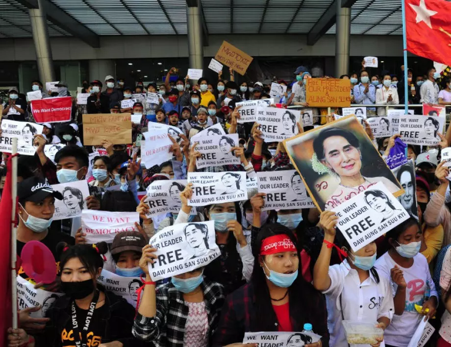 Протестите в Мианмар не стихват въпреки кървавия уикенд 