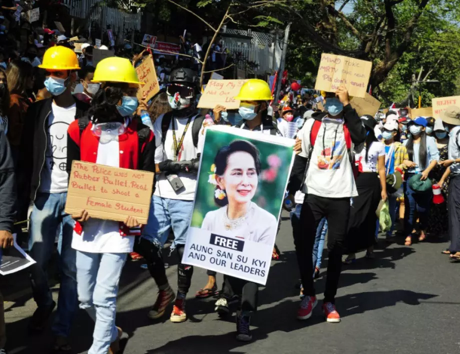 Има ли шансове протестната вълна да върне демокрацията в Мианмар?