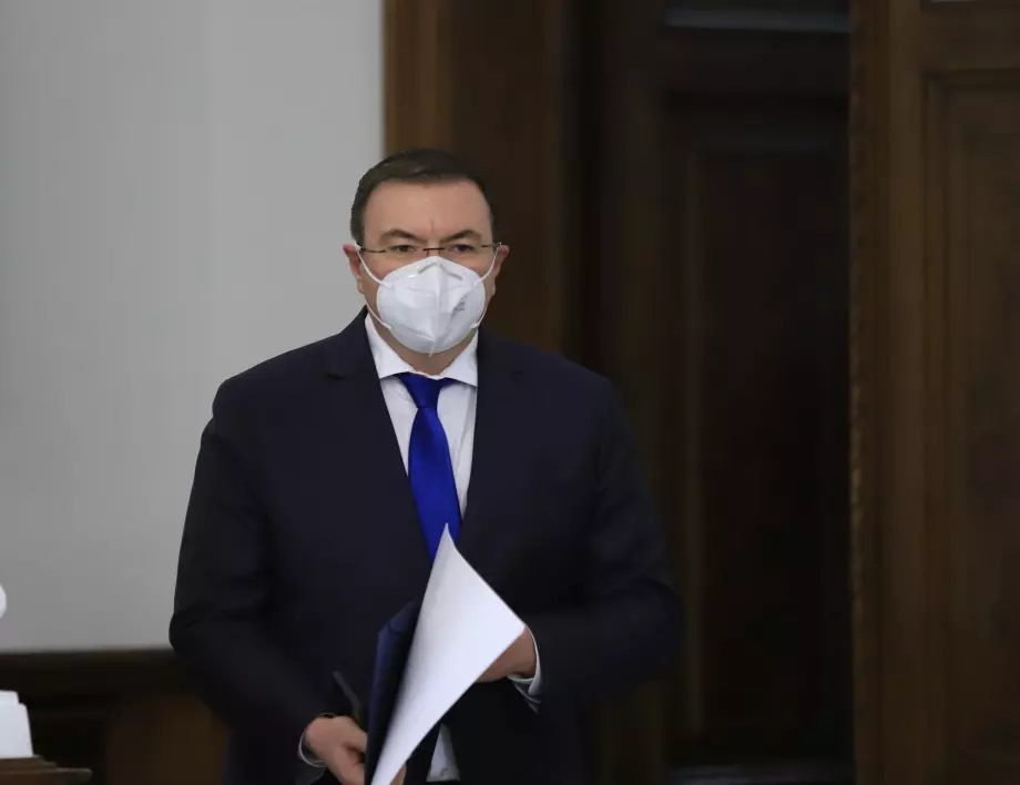 Министър Ангелов: Ситуацията е сериозна, пандемията не е отминала