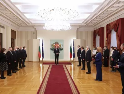 Президентът връчи отличия на петима изявени българи