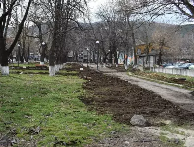 Парк в Асеновград ще се сдобие с осветление и капково напояване