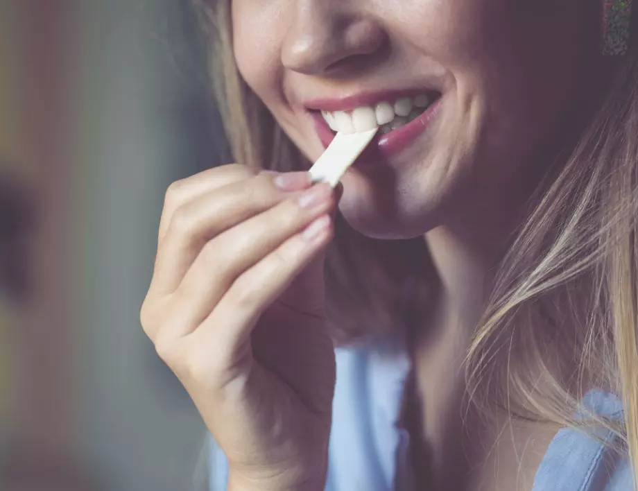 Какво ще се случи с тялото ви, ако глътнете дъвка?