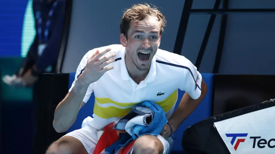 Медведев продължава напред в Australian Open след 17-а поредна победа
