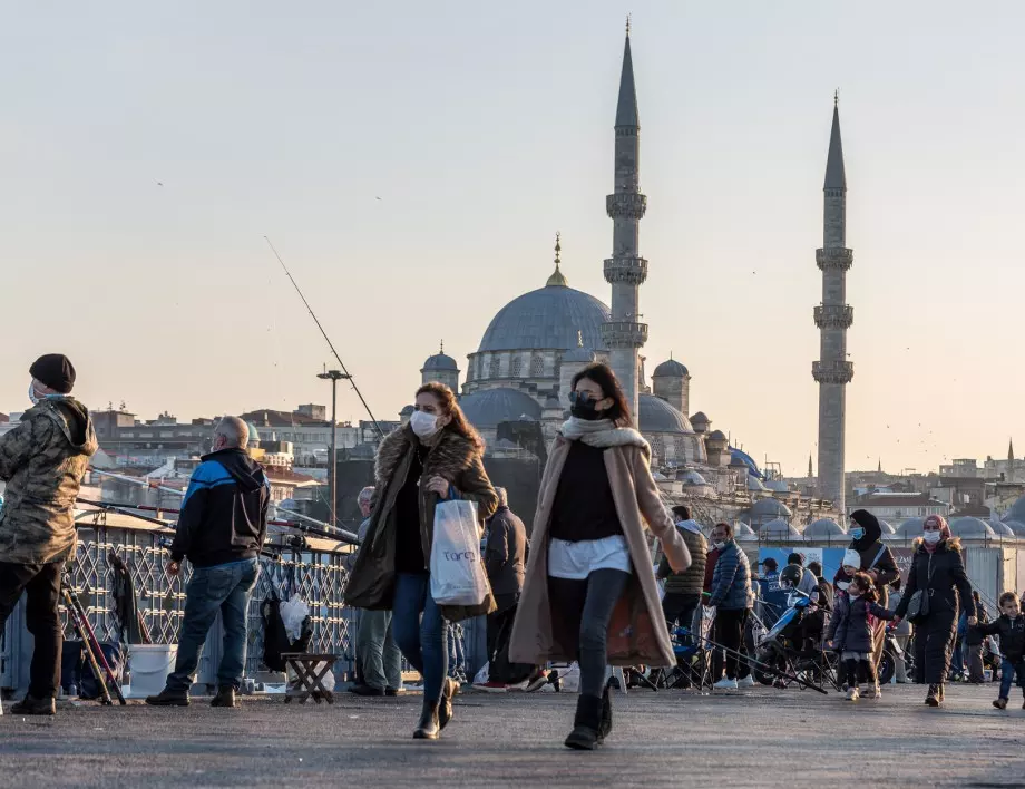 В Турция са поставени 5 милиона дози ваксина срещу COVID-19