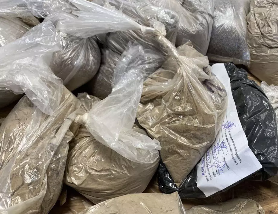 Хванаха килограм хероин в двама гърци на границата 