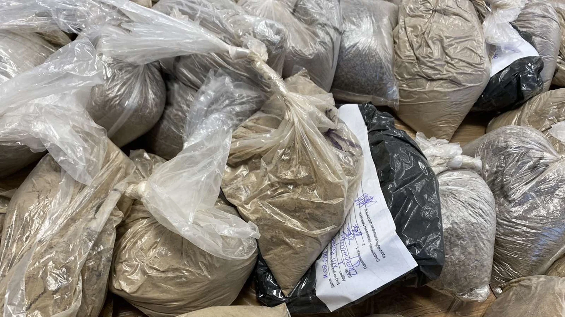 Откриха 12 кг хероин, скрити в пожарогасители