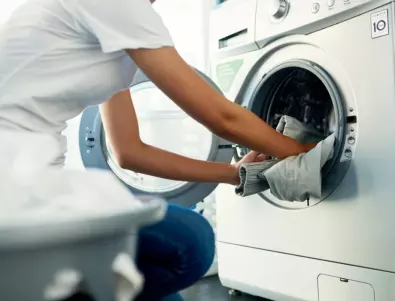 Топ трик – ето защо опитните домакини слагат гъба в пералнята