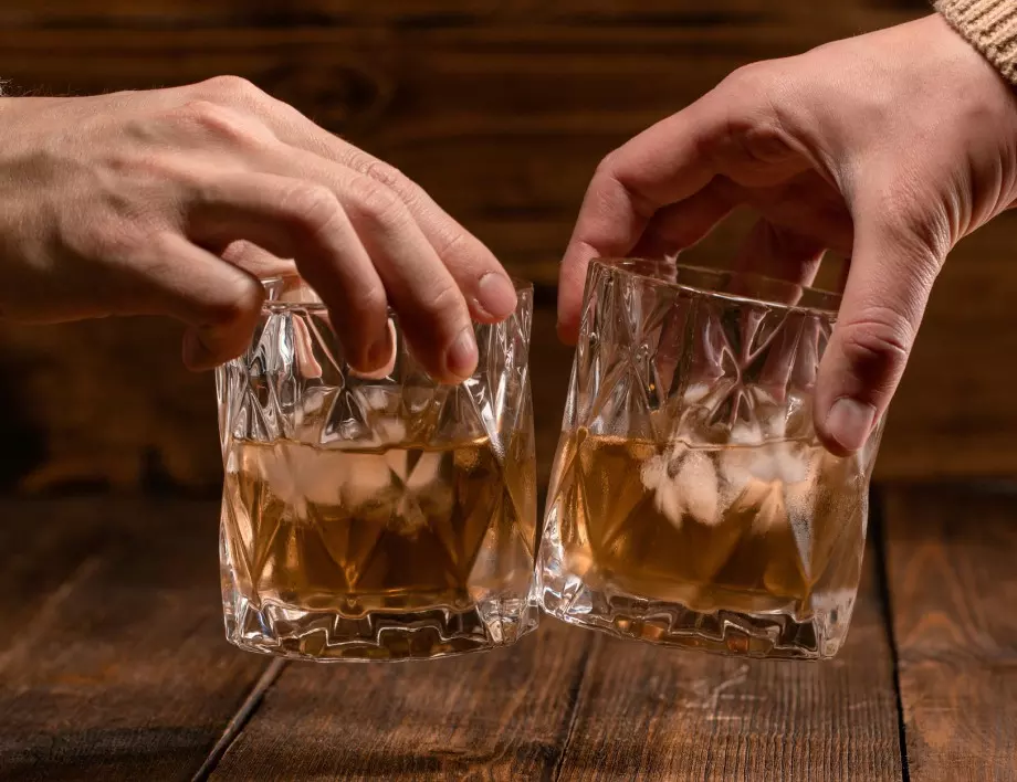С какво се пие уиски - ето как да изберем правилния разредител