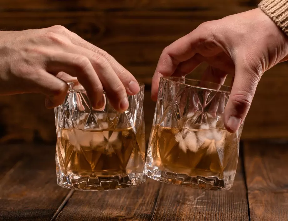 С какво безалкохолно питие и мезе върви най-добре уискито?