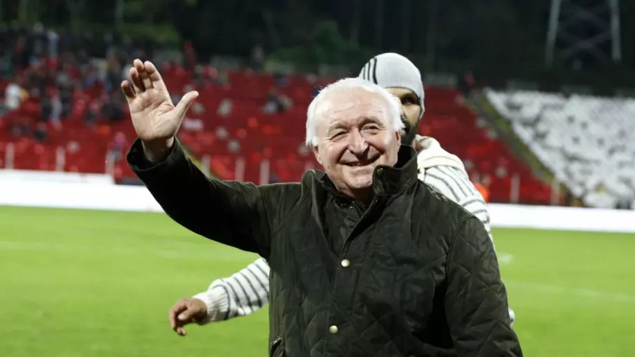 Отиде си легендарният български футболист Петър Жеков