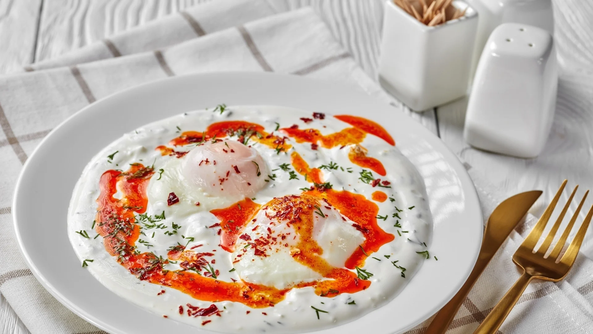 Най-вкусната и най-икономичната рецепта за яйца по панагюрски 