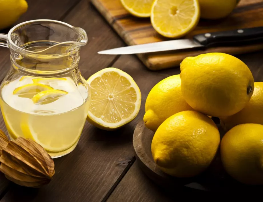 Пет удивителни ползи от ежедневното пиене на вода с лимон