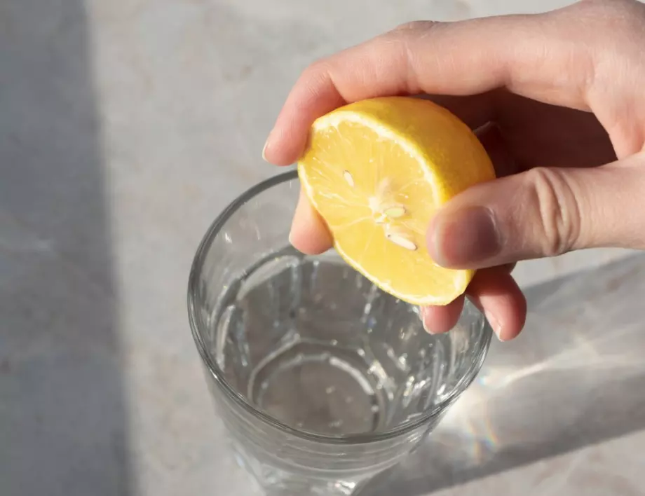 Ползите от водата с лимон, за които дори не подозирате