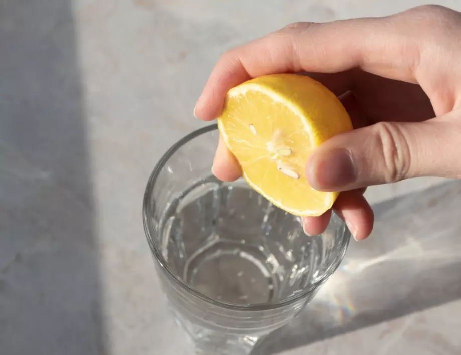 Изстискваме грешно лимона, може да пусне два пъти повече сок
