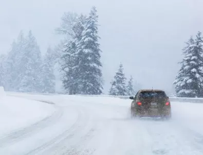 Как да управляваме колата в силен сняг, за да не катастрофираме?