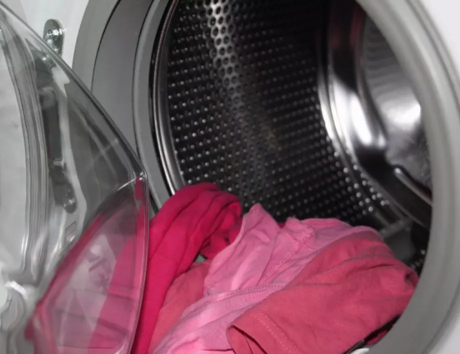 Пералнята наистина може да краде чорапи. Къде да ги откриете