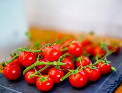 Бърз начин да нарежем чери домати