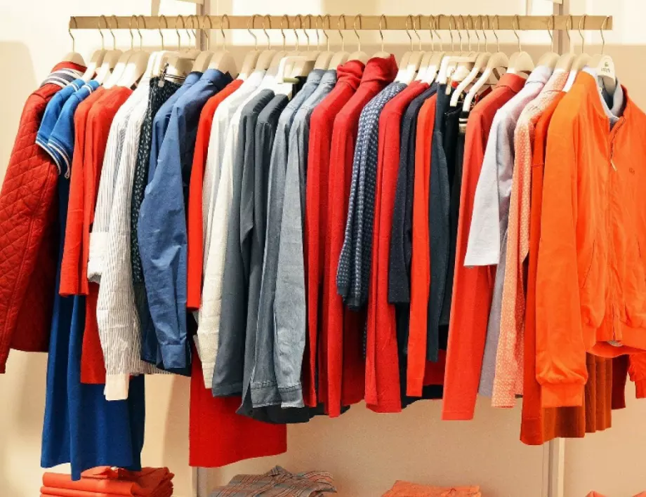 3 причини да имаме в гардероба си дрехи втора употреба