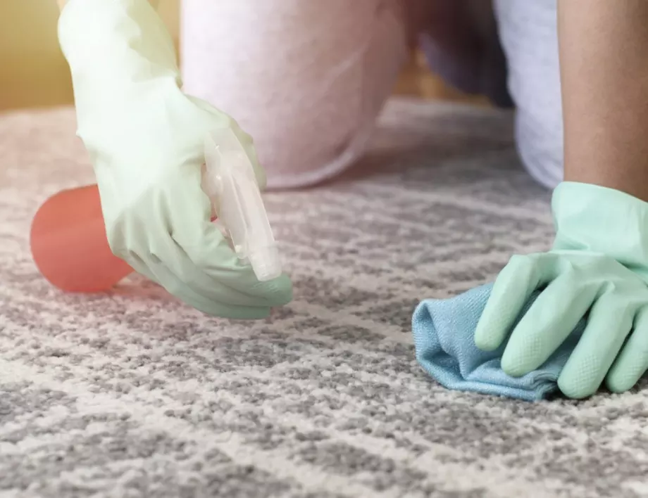 Лесни трикове за почистване на всякакви петна по килима
