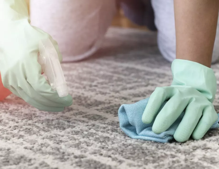 От домакиня с опит научих как да изчистя упорити петна от килима
