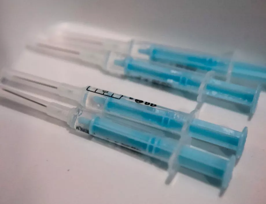 Жена от Мадан отиде да си сложи ваксина, оказа се, че лекарят вече я е "ваксинирал"