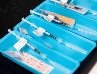 Белият дом ще призове за поставяне на трета доза на иРНК ваксина срещу Covid-19