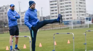 {{ otherArticle[0].article.title }}