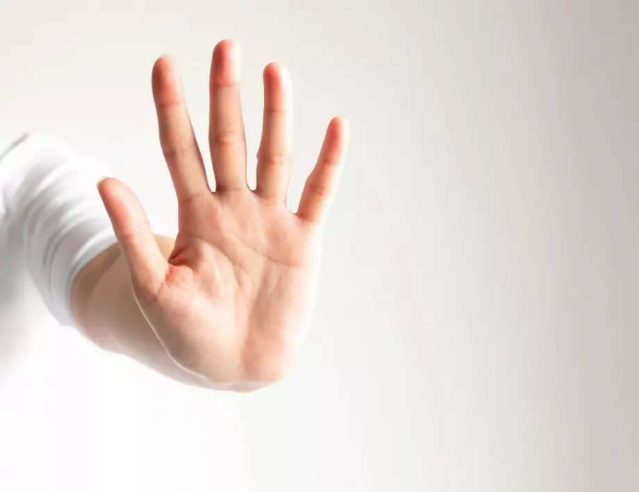 Защо ви сърби лявата ръка: знаци по време и част от деня - суеверия