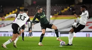 След мъчни победи Тотнъм и Евертън продължават битката за топ 4 във Висшата лига