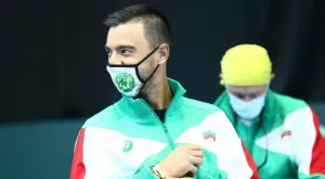 {{ otherArticle[0].article.title }}