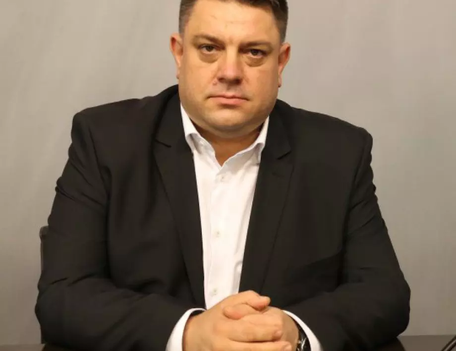 Атанас Зафиров: Мисля, че този път няма как  Нинова да оттегли оставката си