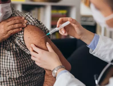 Следят случаи на миокардит сред млади мъже след ваксинация