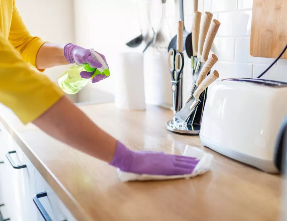 Хитрини в кухнята: как лесно да почистим трудните за почистване уреди