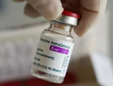 Край на ваксинацията с AstraZeneca и във Франция 