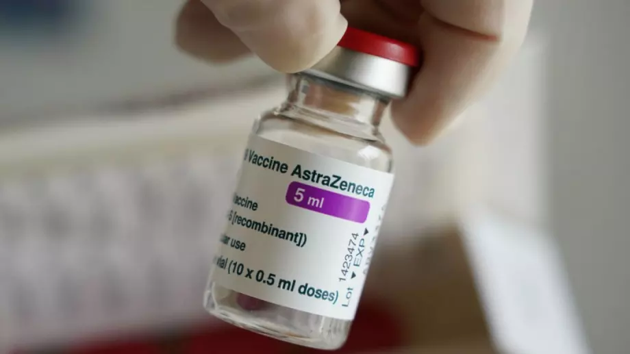 Гърция продължава ваксинацията с AstraZeneca