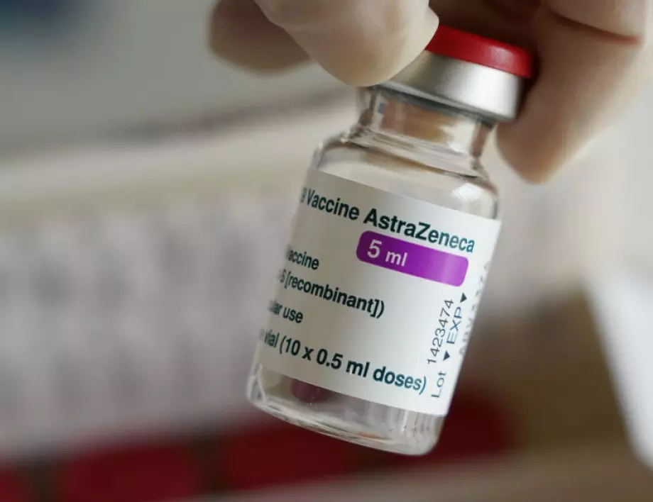 Гърция продължава ваксинацията с AstraZeneca