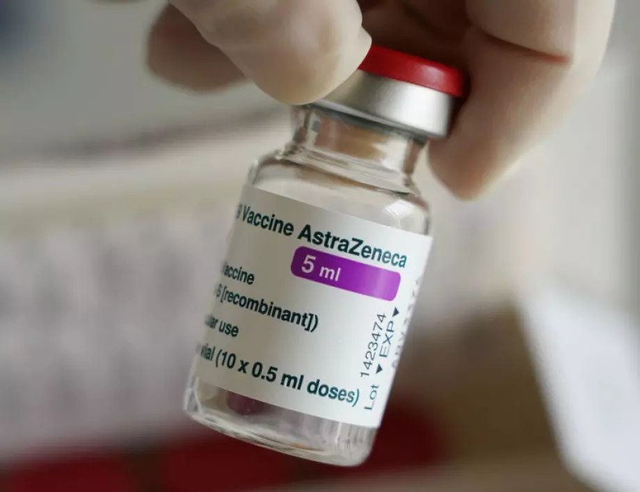 Експерт от ЕМА препоръчва ваксината на AstraZeneca да не се ползва за хора над 60 г.