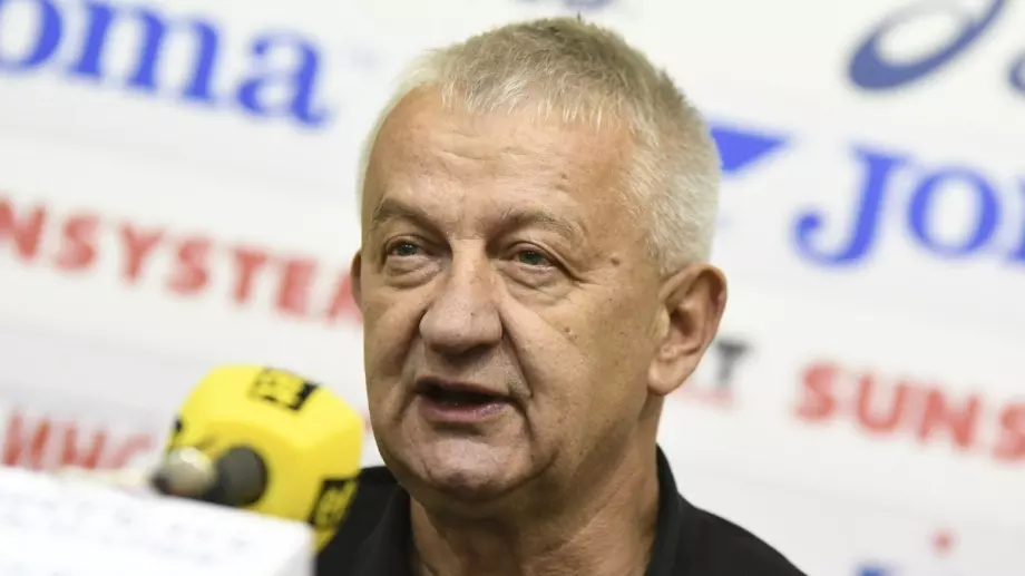 Христо Крушарски заподозря конспирация срещу Локомотив (Пловдив) и заплаши, че ще остави клуба
