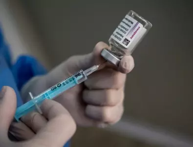 България няма да спира ваксинирането с AstraZeneca