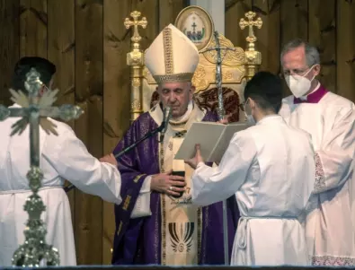 Ето го гръцкия свещеник, който изкрещя на папа Франциск: Ти си еретик! (ВИДЕО) 