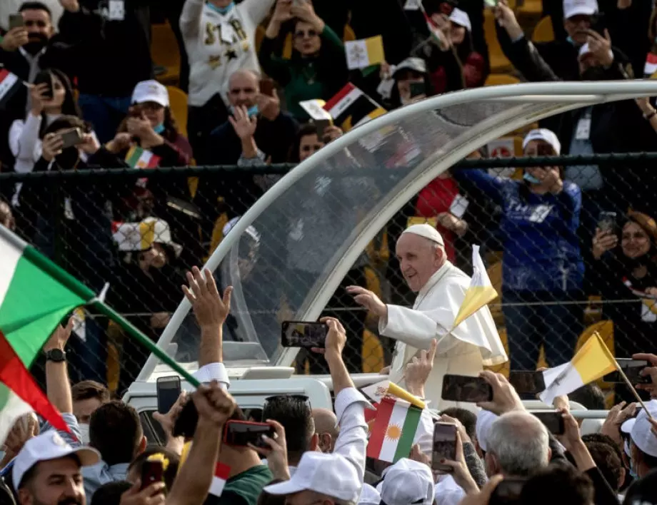 Папа Франциск напуска Ирак след историческо пътуване