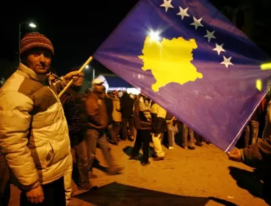 Пак напрежение: Косовските сърби издигнаха пътни блокади (ВИДЕО)