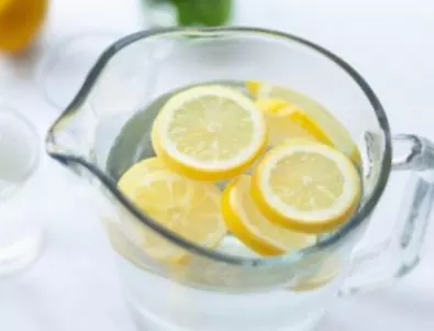 9 причини да пием топла вода с лимон всяка сутрин