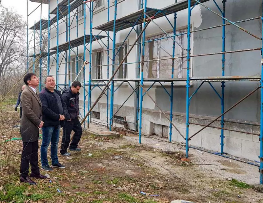 Основният ремонт на поликлиниката в Куртово Конаре започна с пълна сила