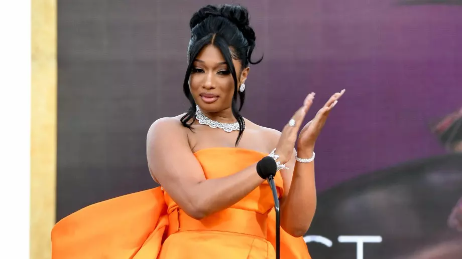 "Танцувай, к*чко": Осъдиха рапъра Тори Лейнз, който унижава и простреля певицата Меган Тий Сталиън